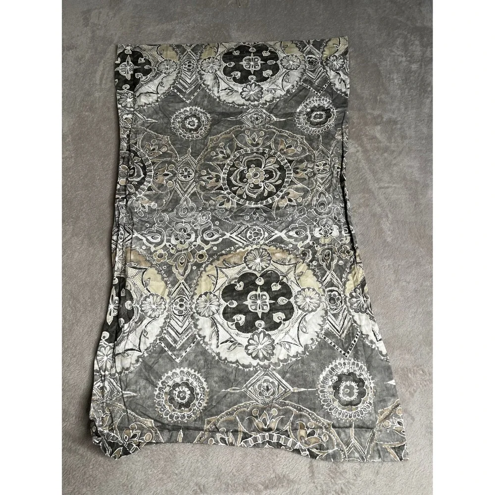 Pottery Barn King Pillow‎ case Medallion Print 100 Cotton Gray White